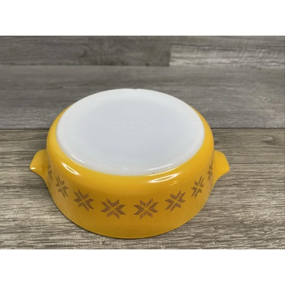 Pyrex Casserole Dish Unisex 1 Pint Yellow Excellent Town and Country 471 Oval